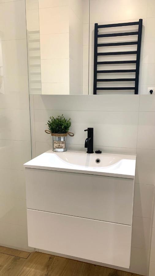 Sipsix Apartment - Modern 2 Bedroom Newly Renovated Flat With Ac In Budapest City Centre Extérieur photo